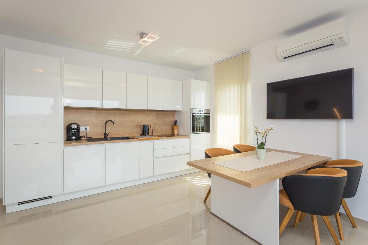 Luton Apartment Banjole Exterior foto