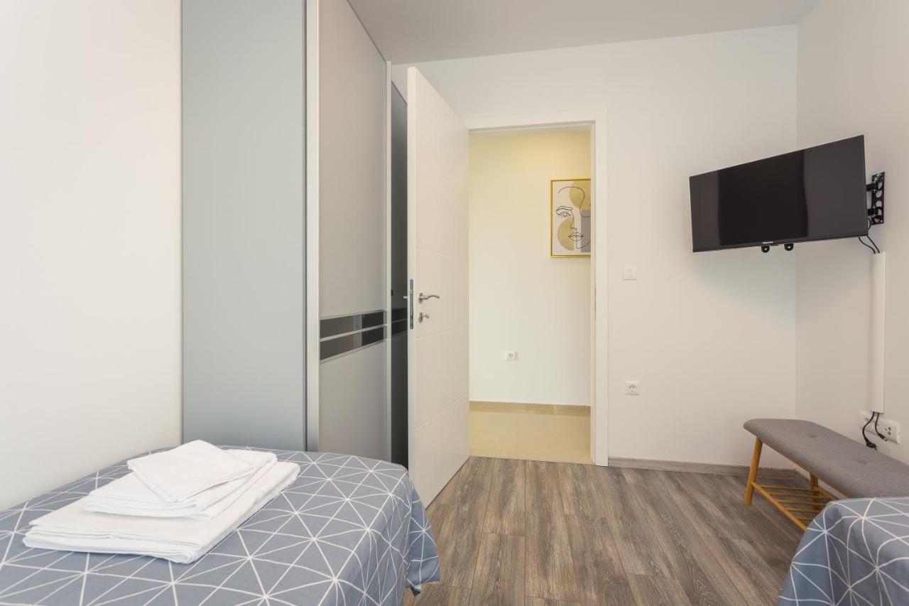 Luton Apartment Banjole Exterior foto