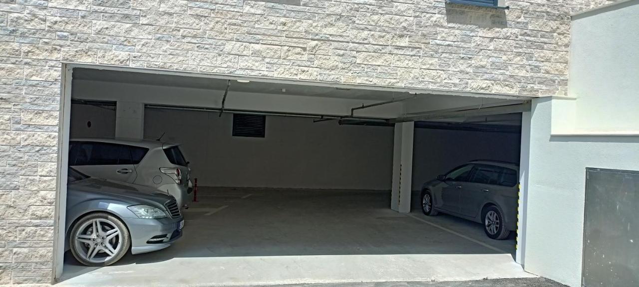 Luton Apartment Banjole Exterior foto